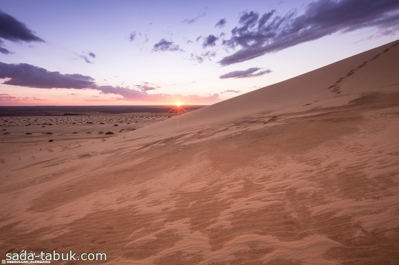 غروب ساحر من النفود الكبير ( عدسة عبدالله العكيمي )