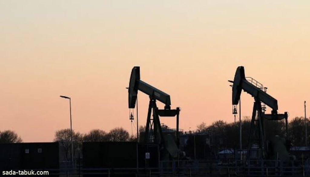 تراجع أسعار النفط بعد قفزة غير متوقعة في المخزونات الأمريكية