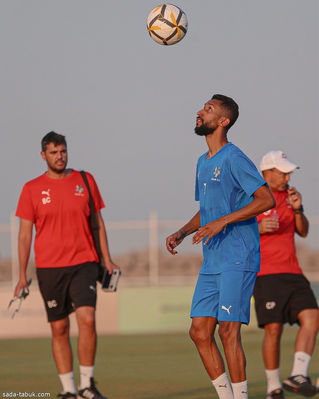 بعثة نيوم تغادر لمواجهة الجبيل غداً.. و5 لاعبين ينضمون للمنتخب تحت 21