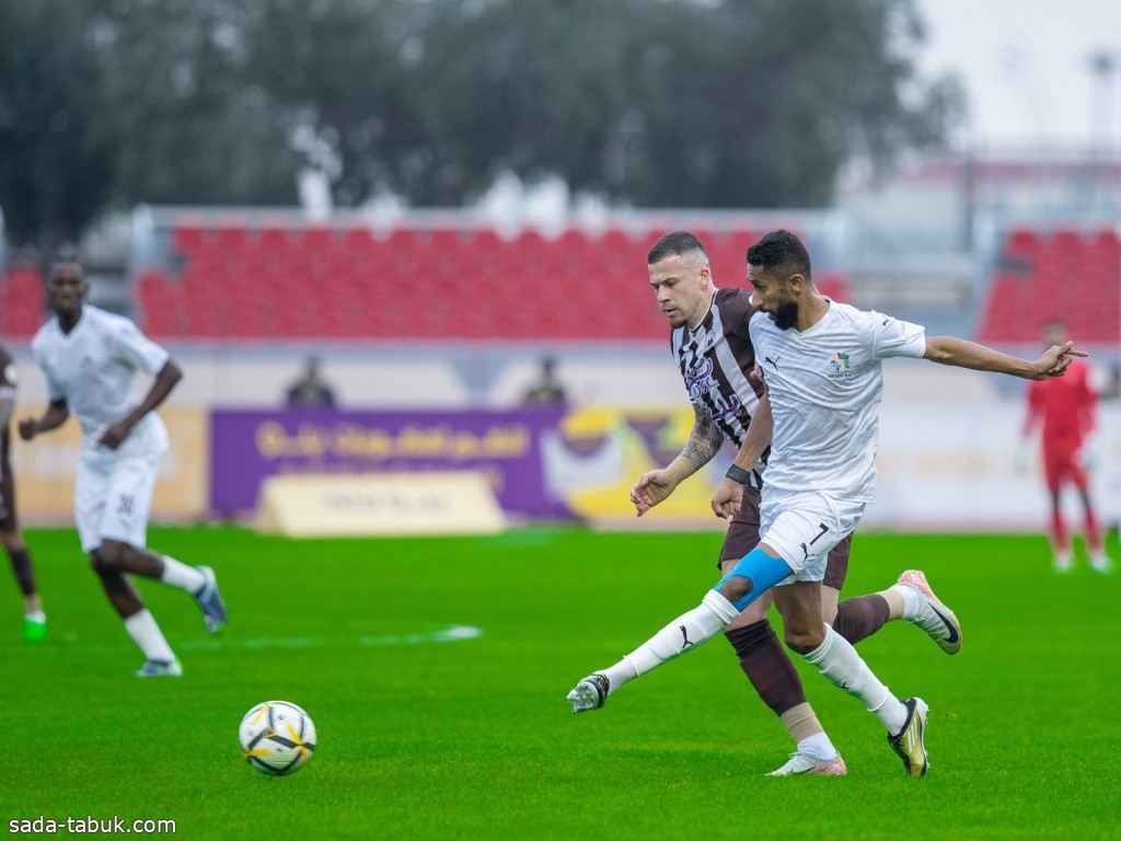 الجبلين يوقف انتصارات نيوم في دوري يلو