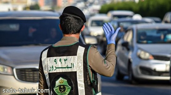 «المرور» يذكر قادة المركبات: القيادة على أكتاف الطرق والأرصفة «مخالفة»