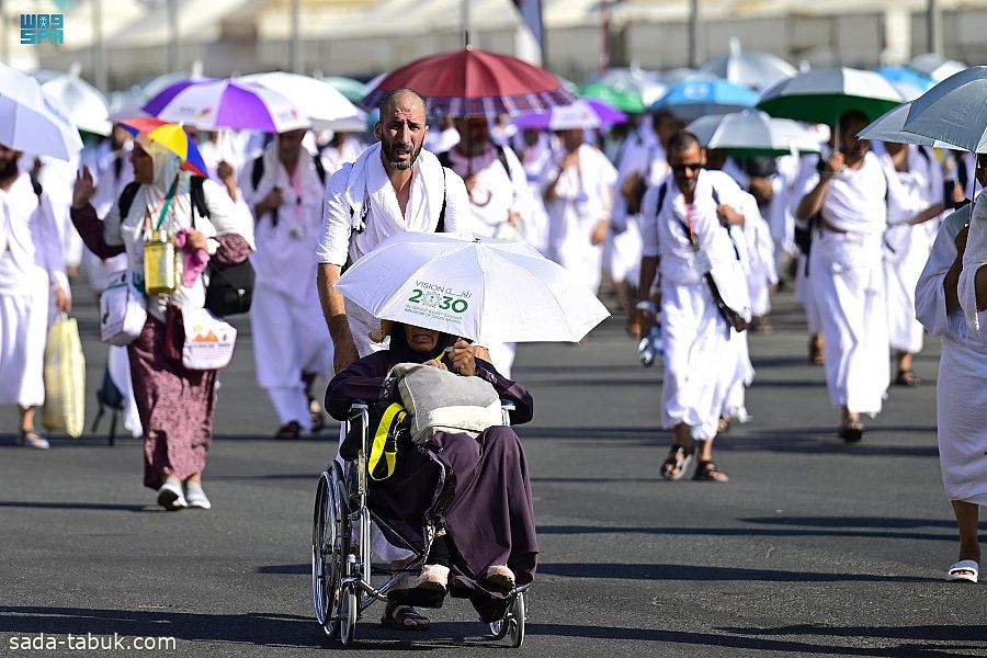 ضيوف الرحمن يتوافدون إلى مشعر منى لقضاء يوم التروية