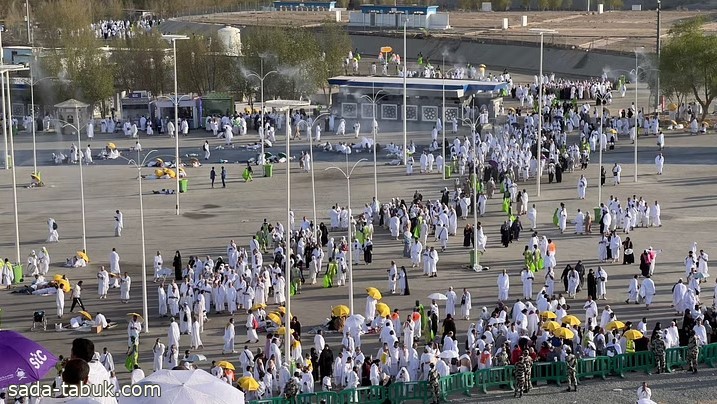 بأجواء إيمانية ومشاهد مؤثرة.. الحجاج يتوافدون إلى صعيد عرفات