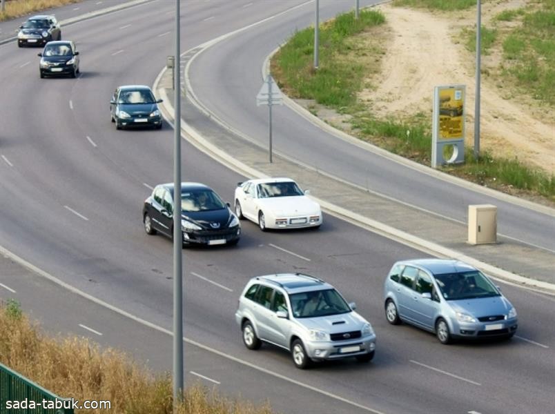 المرور يوضح 7 إجراءات يجب على السائق القيام بها قبل التجاوز