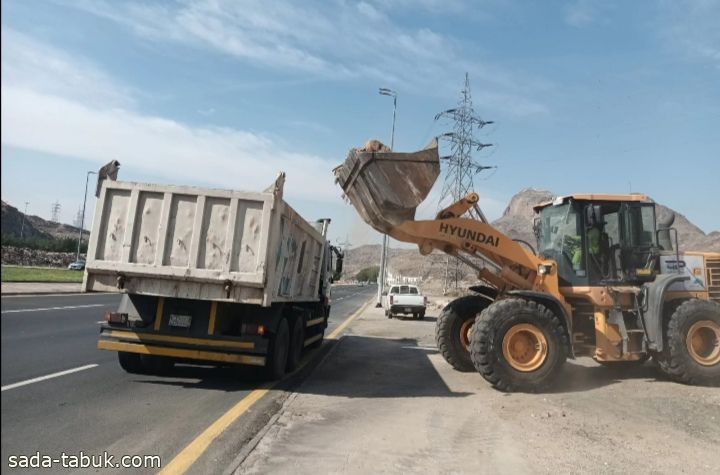 بلديات مكة تكثف جولاتها الرقابية على المباني قيد الإنشاء وتزيل (١٥٠) لوحة مخالفة