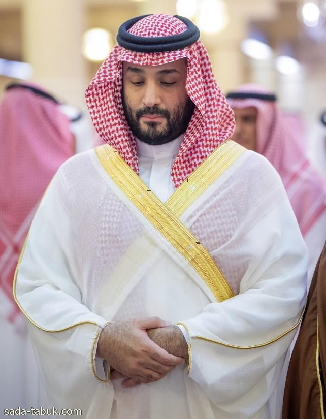 سمو ولي العهد الأمير محمد بن سلمان يشارك في مواراة جثمان الأميرة الجوهرة