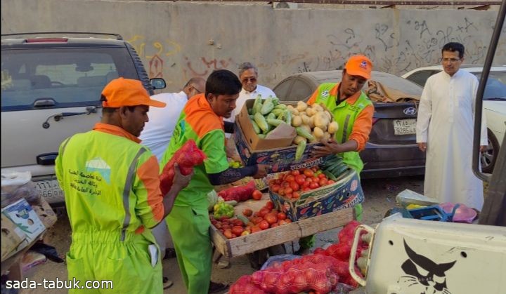 بمشاركة الجهات الأمنية مداهمة سوق عشوائي بعتيبية مكة