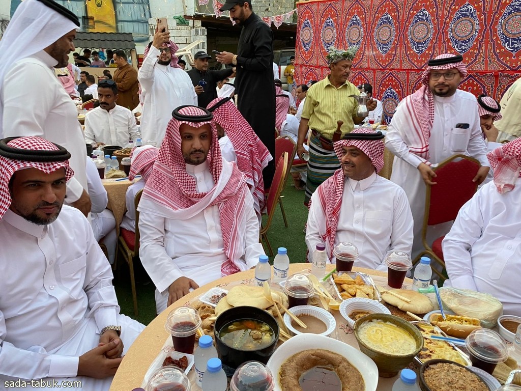 وكيل محافظة بيش يشارك أهالي حي النزلة (( العوازبه ))  إفطارهم الجماعي السنوي