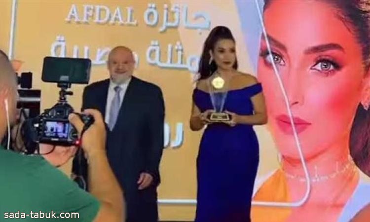 روجينا تحصل على جائزة أفضل ممثلة مصرية من مهرجان"الأفضل"في*لبنان