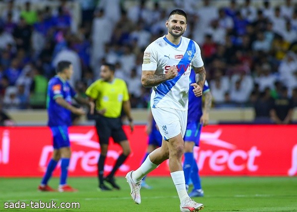 الهلال يُطيح بـ الفتح بثنائية ويبتعد بصدارة روشن