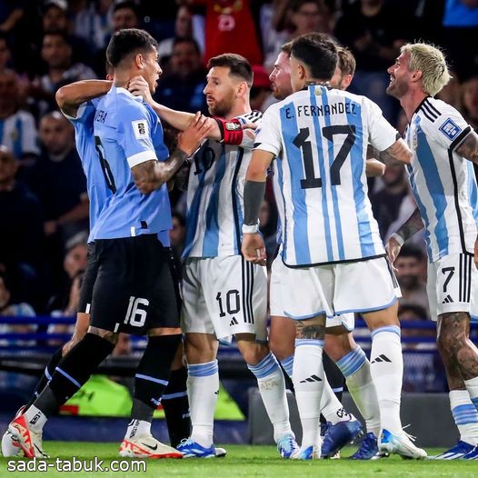 بالفيديو .. ميسي يشتبك بالأيدي مع أوغارتي في مباراة الأرجنتين وأوروغواي